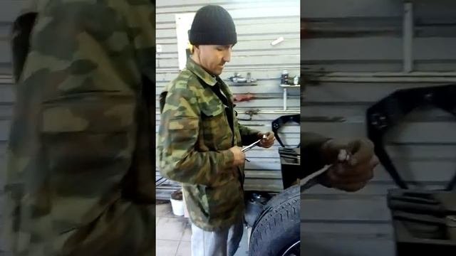 Шиномонтажники