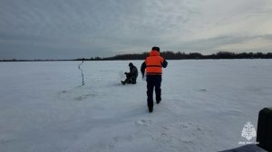 Сотрудники МЧС России оценили ледовую обстановку на одном из самых излюбленных мест рыбаков
