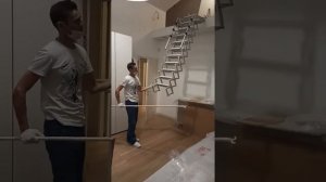 Выдвижная лестница для антресолей и проемов в стене