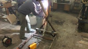 Мобильный подъемник (мини кран) с ручной лебедкой.