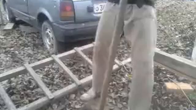 как выкопать яму под столбик