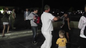 РУССКИЙ БАЯНИСТ В ЕГИПТЕ ► собрал вокруг себя толпу