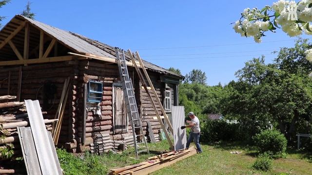 Теперь крыша не течет. Покрыли крышу старого деревенского дома шифером. ЖКВ Живу Как Вижу