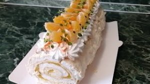 Меренговый рулет с цитрусовой начинкой.