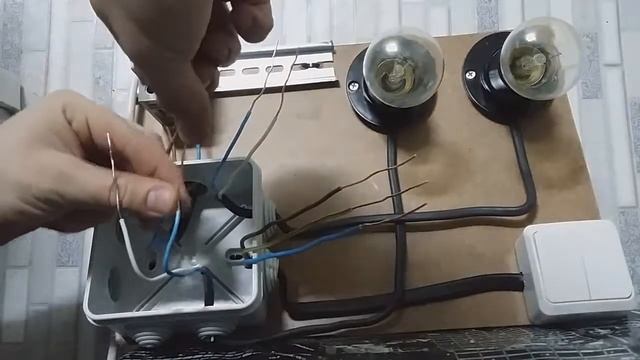 Подключение двухклавишного выключателя