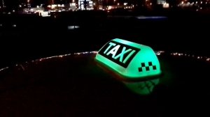 Шашка для автомобиля такси модель " Сити" с зеленой и красной подсветкой.