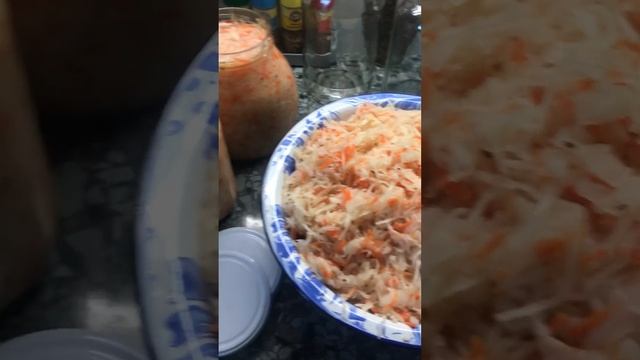 Капуста квашеная:пора по банкам смотреть онлайн