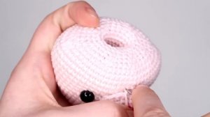 Мастер-класс: перчаточный театр крючком. Сказка "3 поросёнка". Пятачок, уши и оформление. Часть 2.