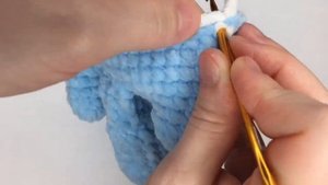 Смена цвета при вязании из плюшевой пряжи. Уроки вязания.