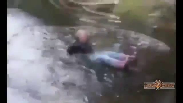 Девушка упала в реку смотреть онлайн