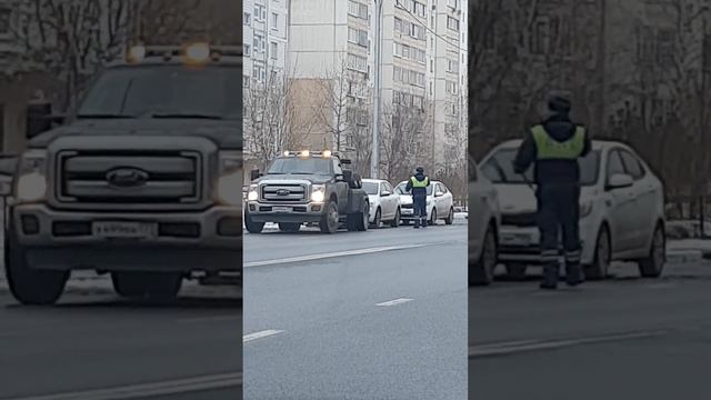В Мытищи эвакуатор незаконно забирают машину смотреть онлайн