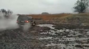 Покатушки по грязи "лужа оказалась глубокой"