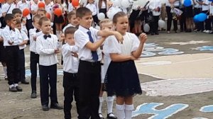 1 класс, первый танец в школе