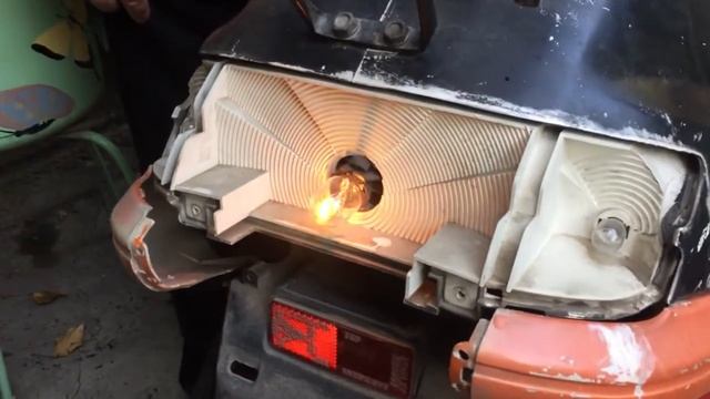 Handmade Simon.Замена лампочки заднего стопа скутера! смотреть онлайн