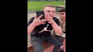 не целуйтесь.