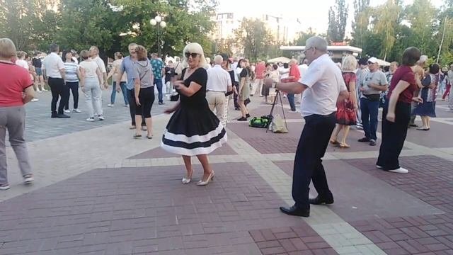 Парк победы Белгород элегантные танцы