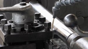 Токарка. Обработка каленой полуоси резцом Т5К10 КИЗ