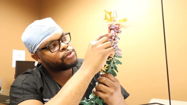 Spine Surgeon Reacts to Chiropractic Manipulation | Is Cracking your Neck/Back Bad? смотреть онлайн