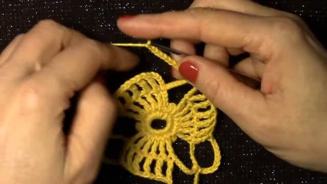 Шаль из ажурных треугольных мотивов
