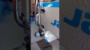 Как заправить нити в швейную машину Jack f4 ? How to tuck threads into a Jack f4 sewing machine ?