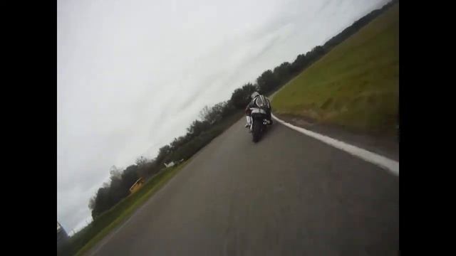 ZXR400 at Llandow track day, Wales GoPro HD смотреть онлайн