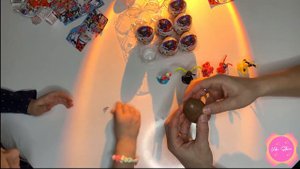 Варя и Папа собирают коллекцию Леди Баг из Киндеров!