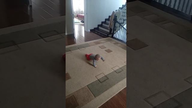 Мой малыш ползает. смотреть онлайн