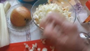 Свидание на кухне. Салат из черешков сельдерея.