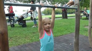 Подъем переворотом в 5 лет  Обучение на турнике.