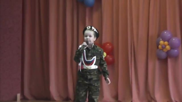 Дети поют военные песни