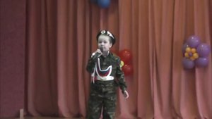 Дети поют военные песни