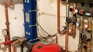 Водяной теплый пол в коттедже. Установка теплообменника, обвязка коллектора. (Часть 3)