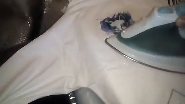 Как наклеить наклейку на одежду