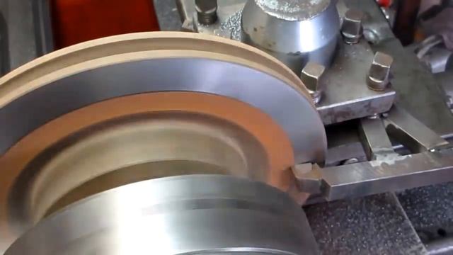 ✅ Проточка  тормозных дисков правильно! / brake disk groove/ الحز من الأقراص
