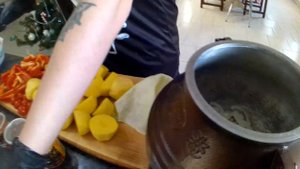 Тыква с картошкой и мясом в афганском казане