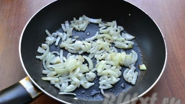 Куриные желудки, жареные с луком