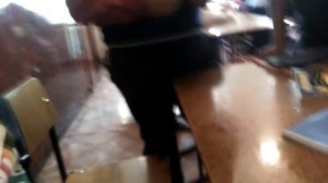 Убрали стул пранк