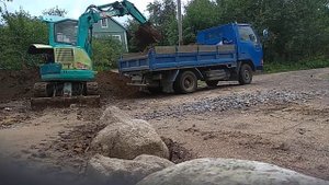 Работа японской техники - миниэкскаватор + минисамосвал