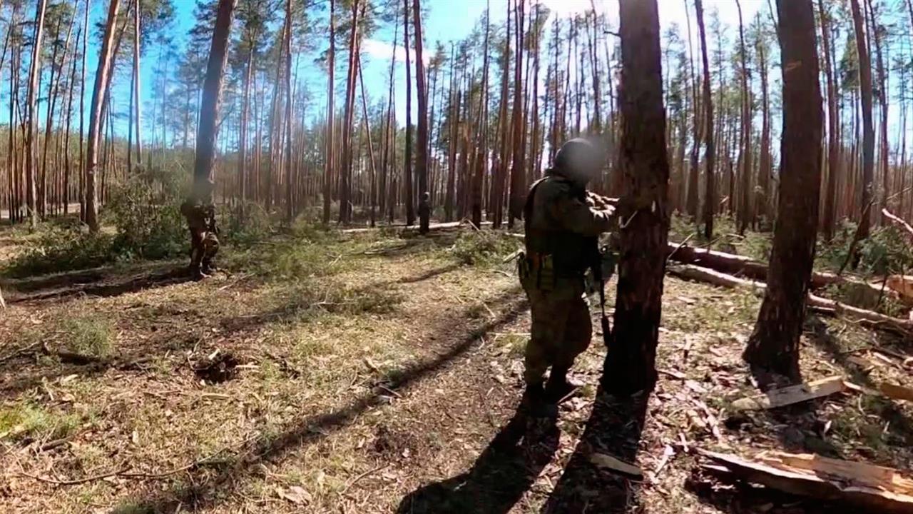 Российские десантники при поддержке артиллерии теснят ВСУ под Кременной