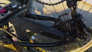 С ДЕВУШКОЙ НА ВЕЛОСИПЕДЕ