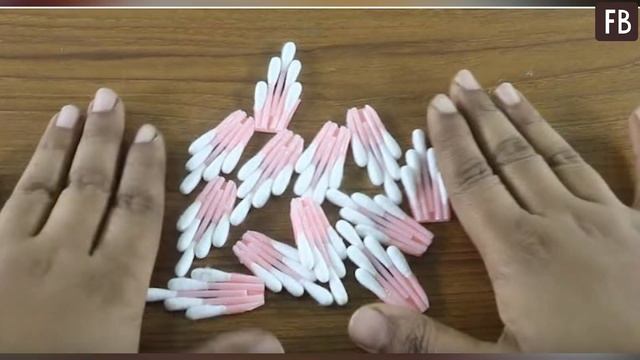 Женщина взяла резинки, ватные палочки и сделала красивую вещь для дома смотреть онлайн