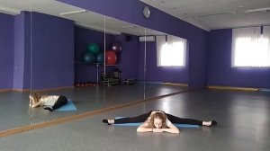 Как сесть на поперечный шпагат. Садимся на шпагат дома.