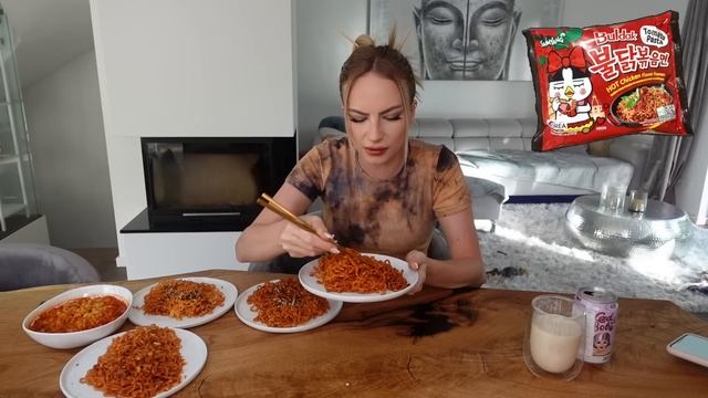 Ich teste und bewerte alle SPICY NOODLES von Samyang #mukbang смотреть онлайн
