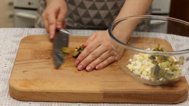 Тарталетки с печенью трески и зеленым горошком