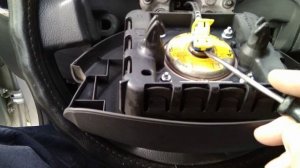 Лада Ларгус.Отключение штекера питания подушки.