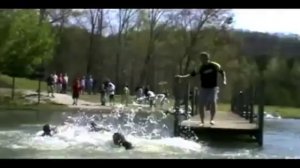 Очень неудачный прыжок в воду