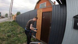 КРАСИВАЯ КАЛИТКА ЗА 2 ЧАСА! Сделай сам. Из металла и дерева. Забор на даче. В деревне.