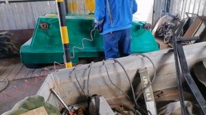 Гусеничный вездеход. Обшивка металлом, покраска.