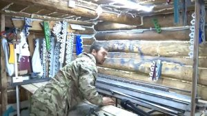 Ринас Исламов из села Шали своими руками изготавливает оконные наличники из металла