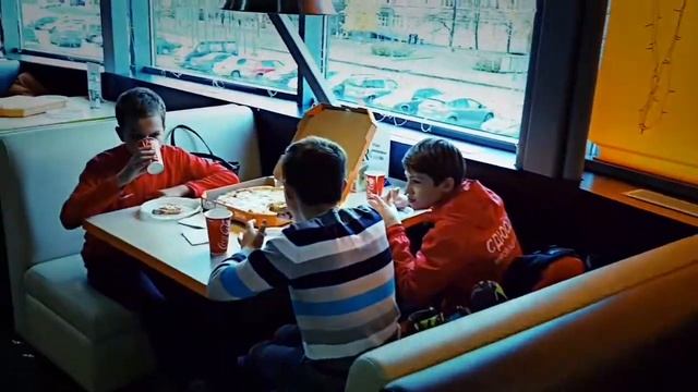 Сезон завершен! Обед чемпионов! смотреть онлайн